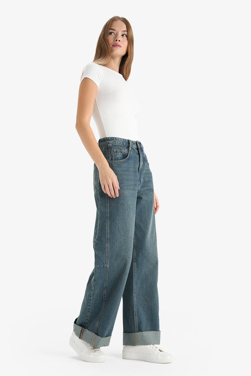 ديفاكتو بنطلون جينز باريل فيت برجل عادية وخصر عالي - Image 4